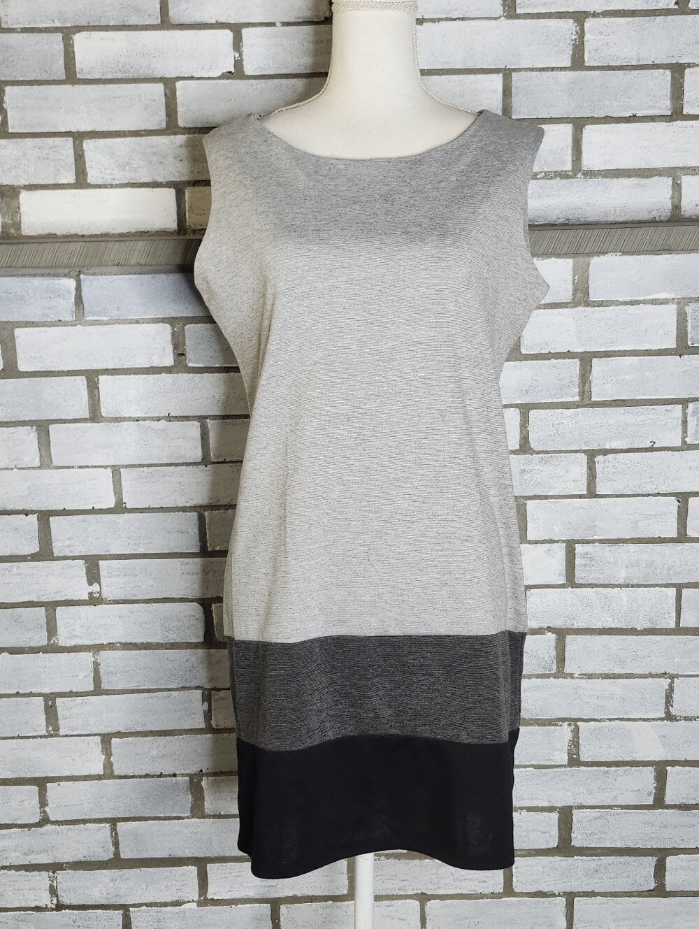 • One Clothing Women's Sleeveless Color Block Sheath Dress Large Gray & Black